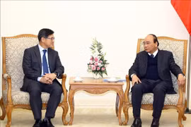 阮春福会见韩国三星越南电子有限责任公司总经理沈沅焕