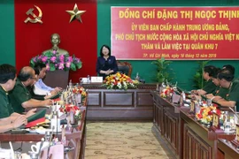 越南人民军建军75周年：国家副主席邓氏玉盛走访慰问第7军区司令部