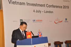 越南财政部长丁进勇：越英两国金融合作前景广阔