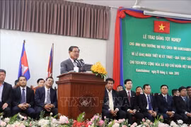柬埔寨副首相萨肯对越南所向该国教育事业提供援助表示感谢