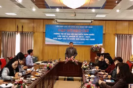 新形势下继续革新并发挥民间外交作用