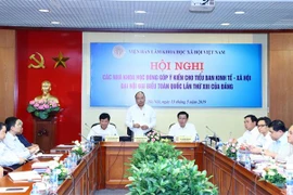 越南政府总理阮春福主持召开会议 征集科学家对越共十三大经济社会筹备小组的意见建议