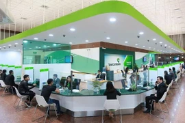 越南各家银行公布上半年财务报告 Vietcombank 银行利润位居榜首