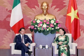 国会主席阮氏金银会见意大利总理朱塞佩·孔特