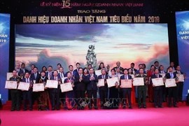 越南政府总理阮春福：政府将当好企业发展的坚强后盾