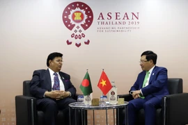 越南政府副总理兼外长范平明会见印度和孟加拉国外长