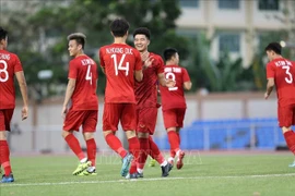 第三十届东南亚运动会男足比赛： 越南队6-0击败文莱队