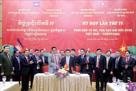 越南国防部与柬埔寨祖国团结发展阵线国家委员会第四次会议在下龙市召开