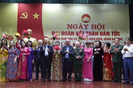 阮春福和阮氏金银等国家领导人走下基层出席 “全民族大团结日”庆祝活动