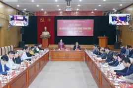 发挥群众组织联系党、国家和人民的桥梁作用