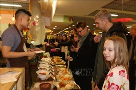 第8次越南街头美食节在俄罗斯热闹开场
