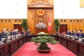 越南政府副总理范平明会见美国企业代表团
