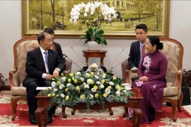 胡志明市市委副书记武氏蓉会见中共中央组织部秘书长臧安民