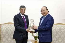 越南政府总理阮春福会见科威特石油部长法迪勒