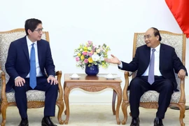 越南政府总理阮春福会见菲律宾顶峰控股公司总裁吴诗农
