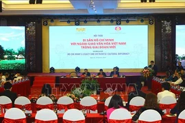 越南通过推崇胡志明主席向国际友人推介国家形象