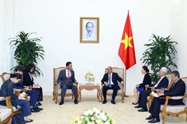 越南政府总理阮春福会见韩国驻越南大使金度铉