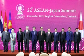 越南政府总理阮春福出席第22次东盟—日本领导人会议