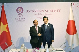 阮春福会见日本首相安倍晋三 结束赴泰出席第35届东盟峰会和相关会议之行
