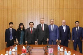 俄罗斯共产党代表团对越南进行工作访问
