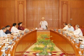 越共中央总书记、国家主席阮富仲主持召开越共十三大文件起草小组会议