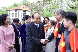 阮春福总理会见旅居瑞典越南人代表