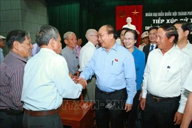 越南政府总理阮春福会见海防市水原县选民
