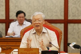 阮富仲主持召开中央政治局会议