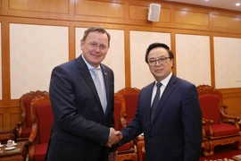 越共中央对外部部长黄平君会见德国图林根州州长拉梅劳