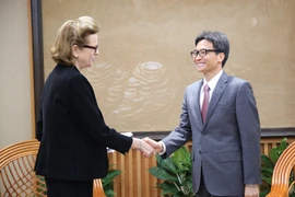 武德儋副总理会见联合国开发计划署驻越代表凯特林·维森