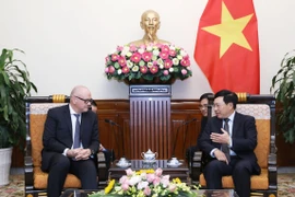 政府副总理兼外交部长范平明会见德国外交部国务秘书米夏埃利斯