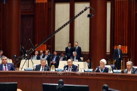越南政府总理阮春福： 越南愿继续同中国和各国保持良好的合作以 构建有效的互利合作模式