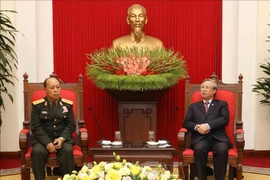 越共中央书记处常务书记陈国旺会见老挝人民军高级政治代表团