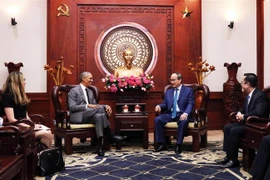 胡志明市市委书记阮善仁会见美国前总统奥巴马