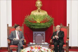 越共中央书记处常务书记陈国旺会见美国国防部长马克•埃斯珀