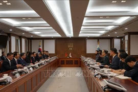 越南公安部长苏林与韩国大检察厅检察总长文武一举行会谈