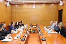 法国共产党代表团访问越南