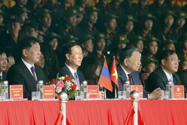 越南国家主席武文赏与蒙古国总统呼日勒苏赫视察机动警察司令部