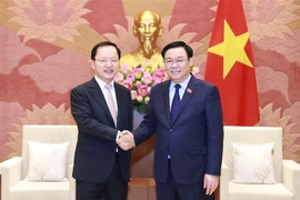 越南国会主席王廷惠会见三星电子首席财务官朴学奎