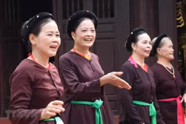 北宁省努力保护裴舍村军鼓调