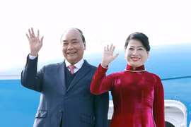 组图：越南政府总理阮春福抵达韩国，开始出席东盟-韩国对话关系30周年纪念峰会之旅