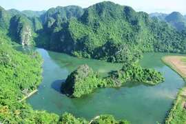 宁平省长安名胜区：青山碧水 风景优美（组图）