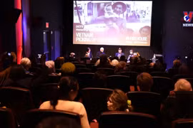 美国人录制1975年后的越南记录片首映