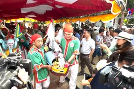 广义省李山岛县安永村举行“黄沙兵替身祭礼”仪式