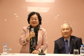 原越南国家副主席张美华走访越南驻韩国大使馆