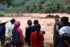 莱州老街等省突降暴雨引发洪水造成重大损失（组图）