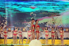 2019年奠边省羊蹄甲花小姐选美大赛决赛： 众佳丽各拼才艺秀美颜（组图）