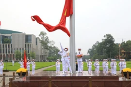 组图：国家统一45周年：河内市巴亭广场的升旗仪式