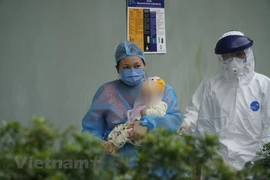 组图：感染新冠肺炎的三个月大宝宝已治愈出院
