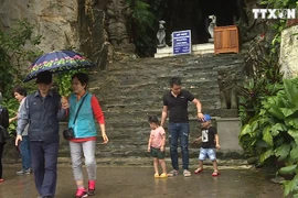 强降雨对岘港市旅游业造成打击